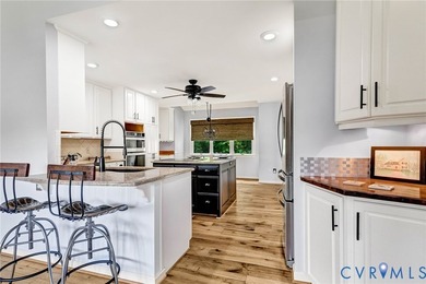 Privacy, tranquility and WATERFRONT! This custom transitional - photo 32