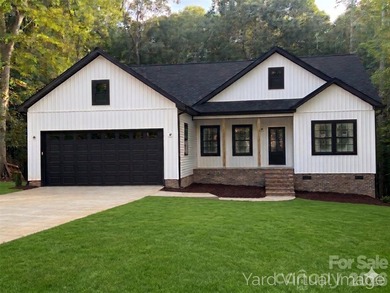 Escape to the lake in this stunning, newly constructed 3-bedroom - photo 2