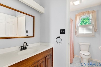 Privacy, tranquility and WATERFRONT! This custom transitional - photo 49