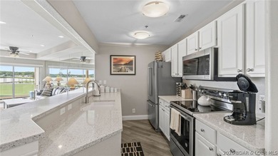Lake life feels effortless at Emerald Bay. This 3-bedroom - photo 2