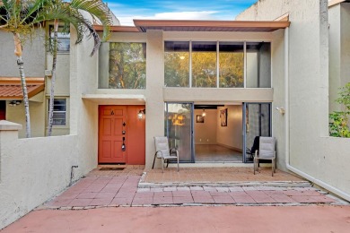 Lake Condo For Sale in Plantation, Florida