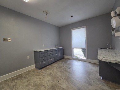 Position your business for success in this well-located - photo 16