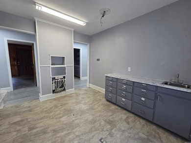 Position your business for success in this well-located - photo 17