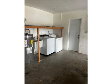 Welcome to this beautifully maintained 3-bedroom, 2-bathroom - photo 34