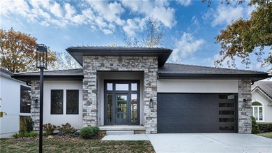 Lake Winnebago Home For Sale in Lake Winnebago Missouri