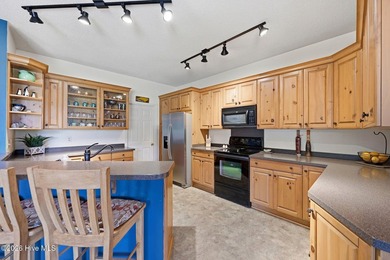 Welcome to low-maintenance, resort-style living on the Emerald - photo 7