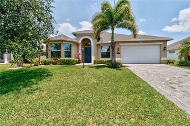 (private lake, pond, creek) Home For Sale in Vero Beach Florida
