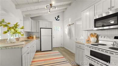 This Cape Cod cottage offers the quintessential lake escape - photo 4