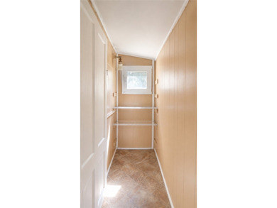 Cute as a button! Move-in ready. This 2/3 bedroom home in the - photo 10