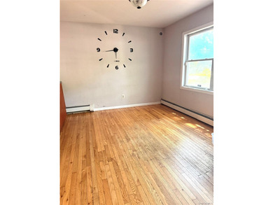 Welcome to a spacious Colonial set on a generous corner lot. New - photo 4