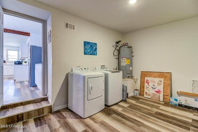 Being sold fully furnished!! This lovely four-bedroom - photo 11