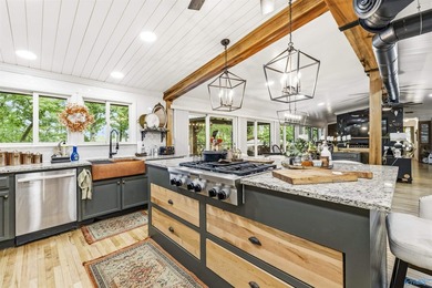 Just Listed! A Fabulous & truly one-of-a-kind 4BR/4.5BA - photo 12