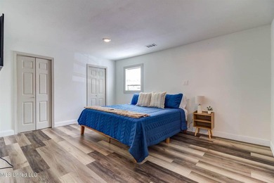 Being sold fully furnished!! This lovely four-bedroom - photo 12