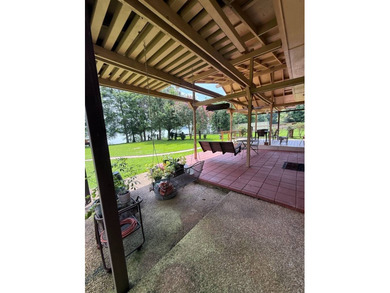 On Lake Saint John, this lovely property offers a stunning - photo 12