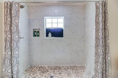 Being sold fully furnished!! This lovely four-bedroom - photo 18