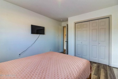 Being sold fully furnished!! This lovely four-bedroom - photo 21