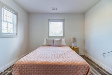 Being sold fully furnished!! This lovely four-bedroom - photo 23