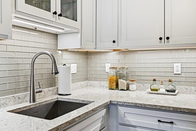 Welcome to this beautifully updated 2-bedroom, 1-bath condo in - photo 24