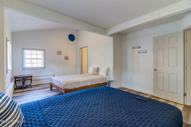 Being sold fully furnished!! This lovely four-bedroom - photo 25