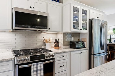 Welcome to this beautifully updated 2-bedroom, 1-bath condo in - photo 25