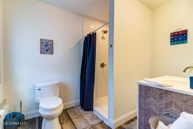Being sold fully furnished!! This lovely four-bedroom - photo 28