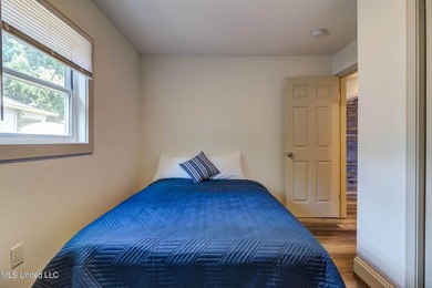 Being sold fully furnished!! This lovely four-bedroom - photo 31
