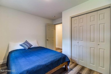 Being sold fully furnished!! This lovely four-bedroom - photo 32