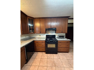 On Lake Saint John, this lovely property offers a stunning - photo 32