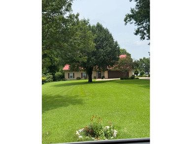 On Lake Saint John, this lovely property offers a stunning - photo 60