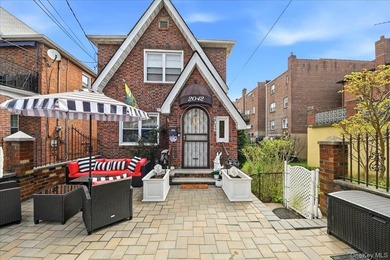 Morris Park Brick Detached Single family with finished basement - photo 1