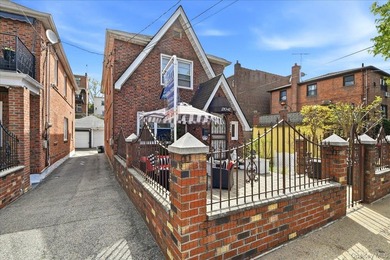 Morris Park Brick Detached Single family with finished basement - photo 2