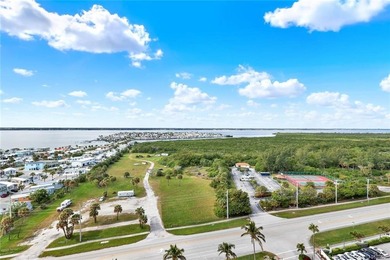 PRINCESS ON HUTCHINSON ISLAND - 2BR/2BA renovated SE end unit - photo 18