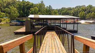 Hidden Gem Lakefront Home at the 3 MM! Nestled in a deep cove - photo 6