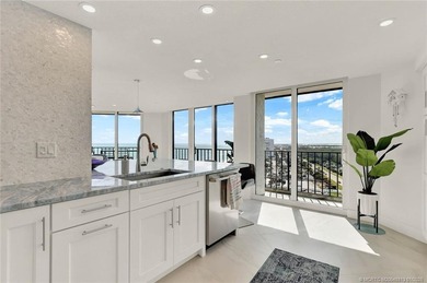 PRINCESS ON HUTCHINSON ISLAND - 2BR/2BA renovated SE end unit - photo 32