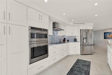 PRINCESS ON HUTCHINSON ISLAND - 2BR/2BA renovated SE end unit - photo 33