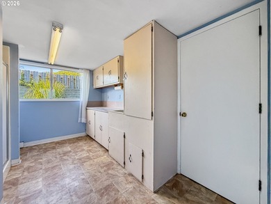 This spacious home in the desirable Camellia Park, a 55-and-over - photo 33