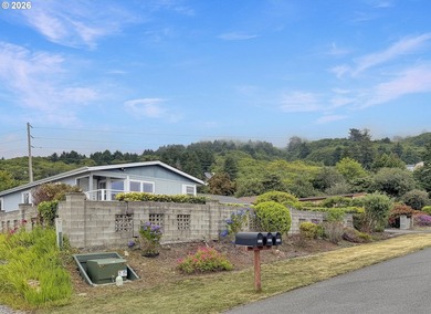 This spacious home in the desirable Camellia Park, a 55-and-over - photo 36