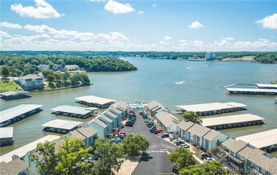Experience effortless lake living in this turnkey 1-bedroom - photo 1