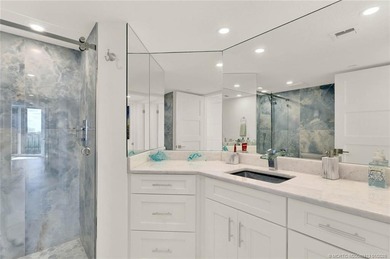 PRINCESS ON HUTCHINSON ISLAND - 2BR/2BA renovated SE end unit - photo 48
