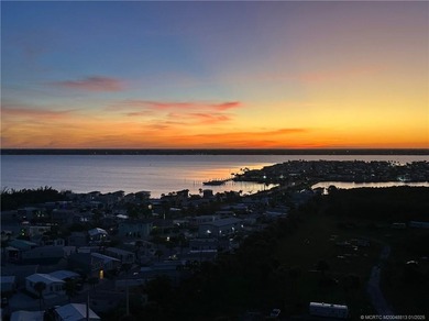 PRINCESS ON HUTCHINSON ISLAND - 2BR/2BA renovated SE end unit - photo 52