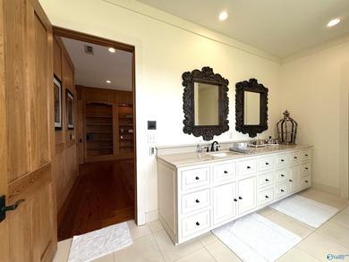 Ultimate Luxury & Privacy With this Stunning & Unique Estate - photo 16