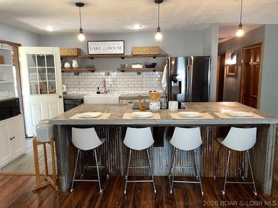 Welcome to your private retreat! This charming ranch home - photo 2