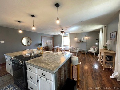 Welcome to your private retreat! This charming ranch home - photo 4