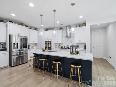 Stunning, model-style home with a heated saltwater In-ground - photo 12