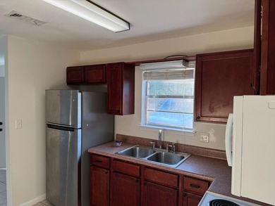 Great Duplex property on large lot. Each unit 2 Bedroom/1 - photo 3