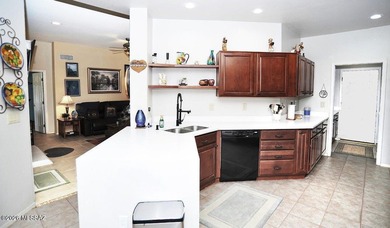 Oro Valley! Beautiful El Conquistator Resort 3BR/2BA patio home - photo 17