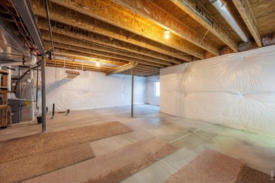 Now Offered at $575K!! Home Warranty included. Concessions - photo 39