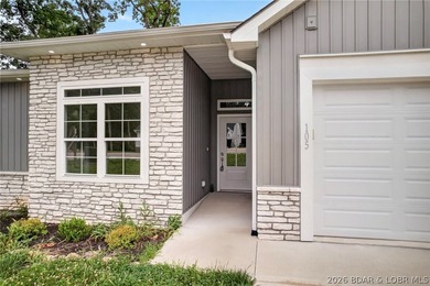 Beautiful new construction tucked away in a quiet cul-de-sac in - photo 3
