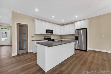 Beautiful new construction tucked away in a quiet cul-de-sac in - photo 10