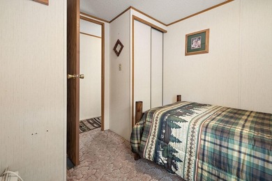 Amazing opportunity to own this property on Round Lake with 100 - photo 14